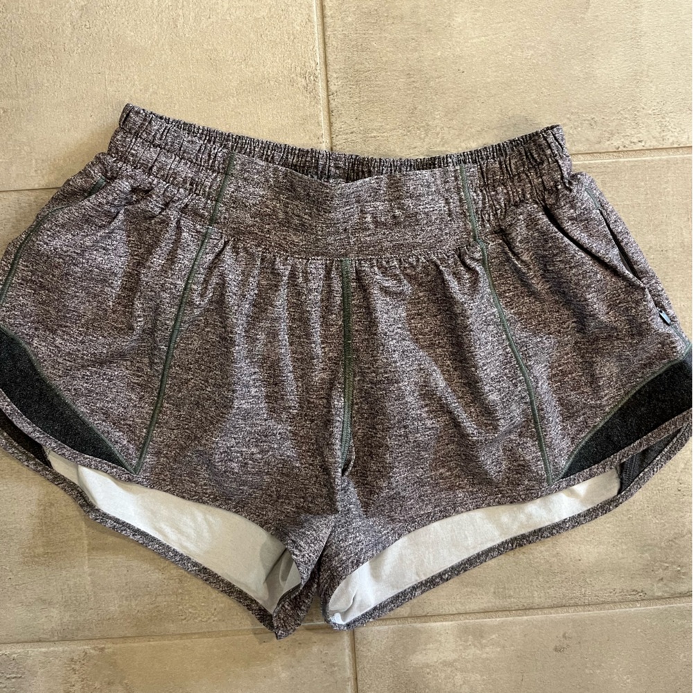 Lululemon hotty hot short 2.5”